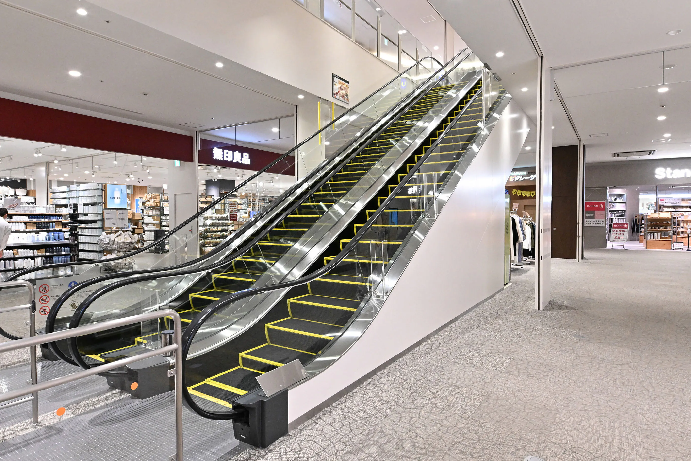 【イオンモール長久手】東エスカレーター横B（コラゾン前）の画像