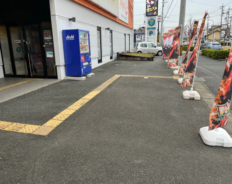 【スロットクラブ夢屋豊橋佐藤店】キッチンカーやプロモーション等に最適なアミューズメント施設のイベントスペース