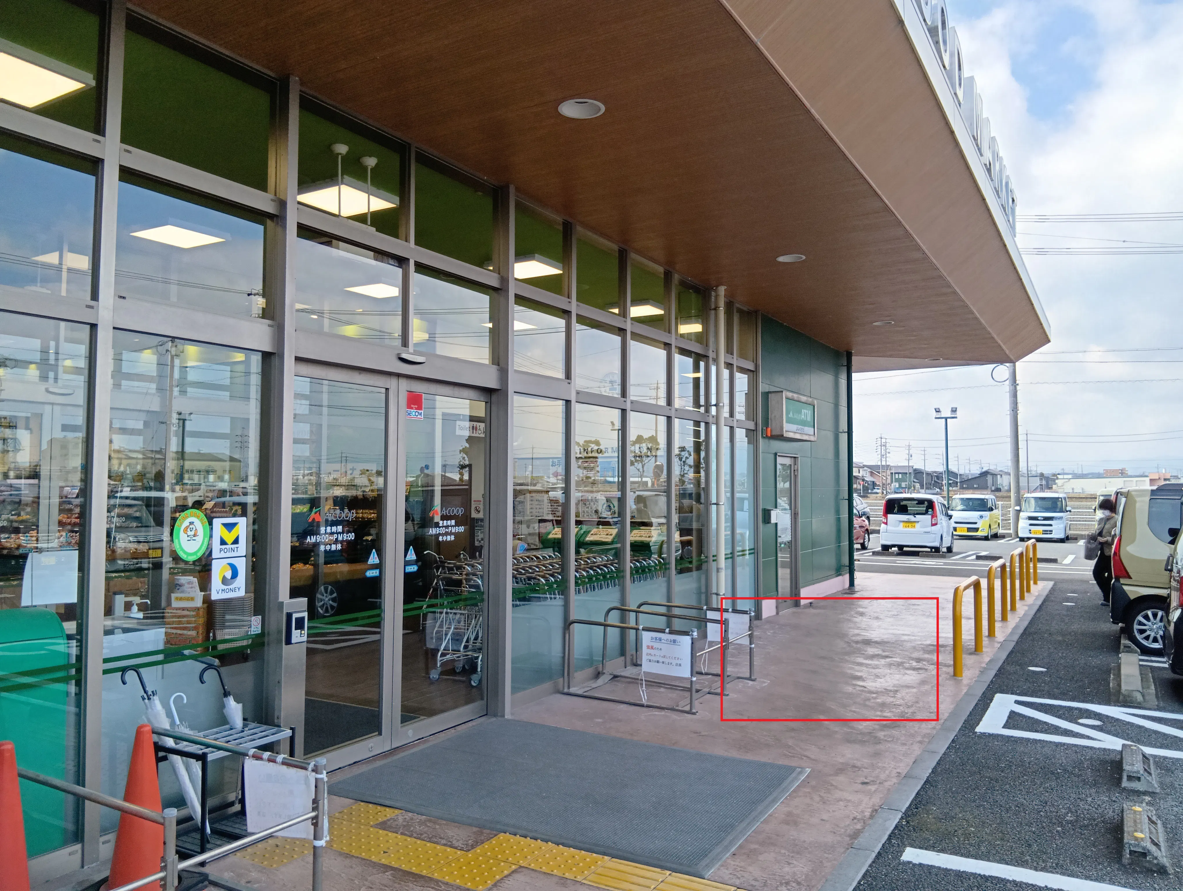 【Aコープくす店】食物販や販促イベントに最適な軒下スペース