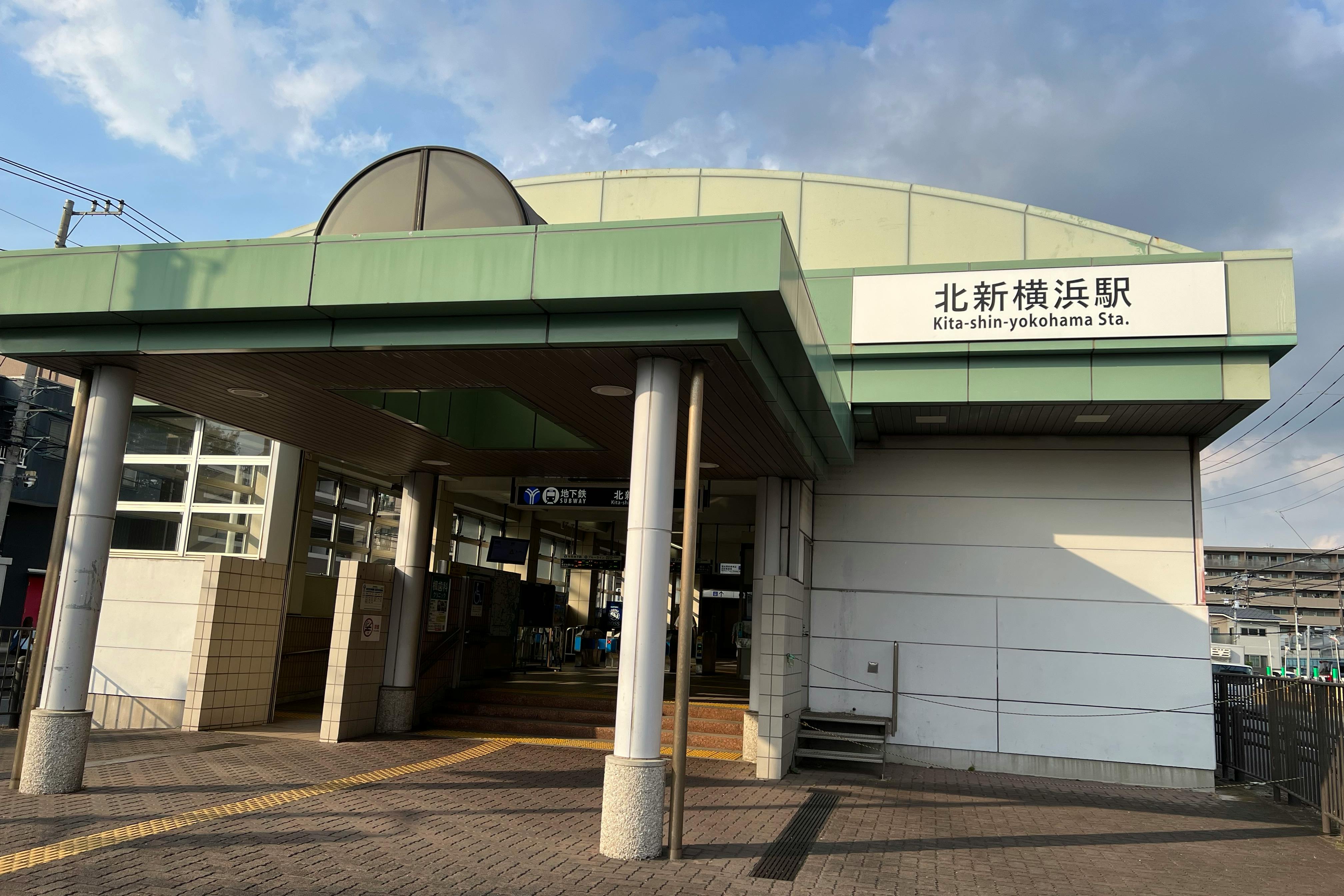 【横浜市営地下鉄ブルーライン北新横浜駅】各種プロモーションやサンプリングに最適な改札外正面のイベントスペース