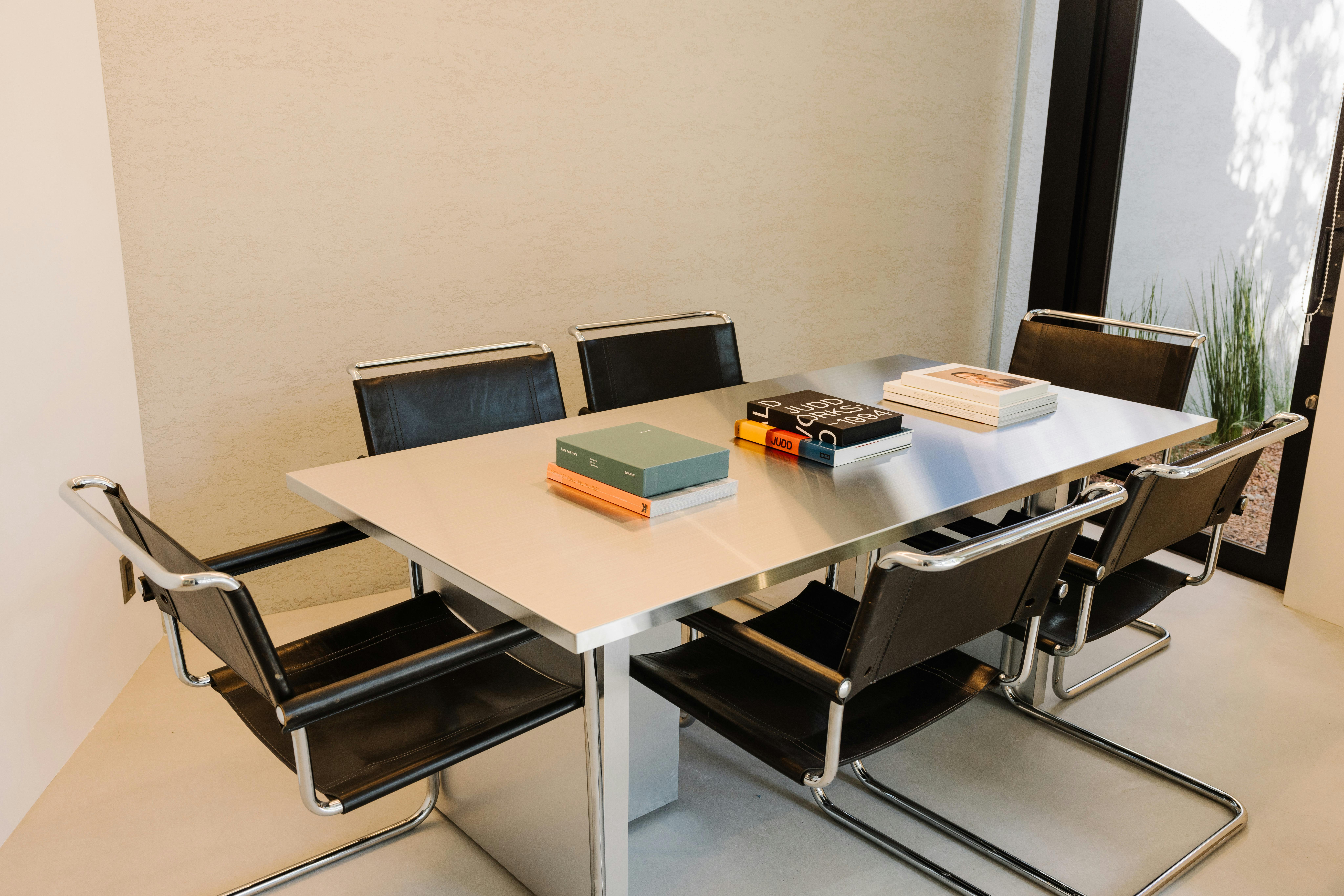 【新神戸駅10分】打ち合わせや社内ミーティングに最適なレンタルスペース