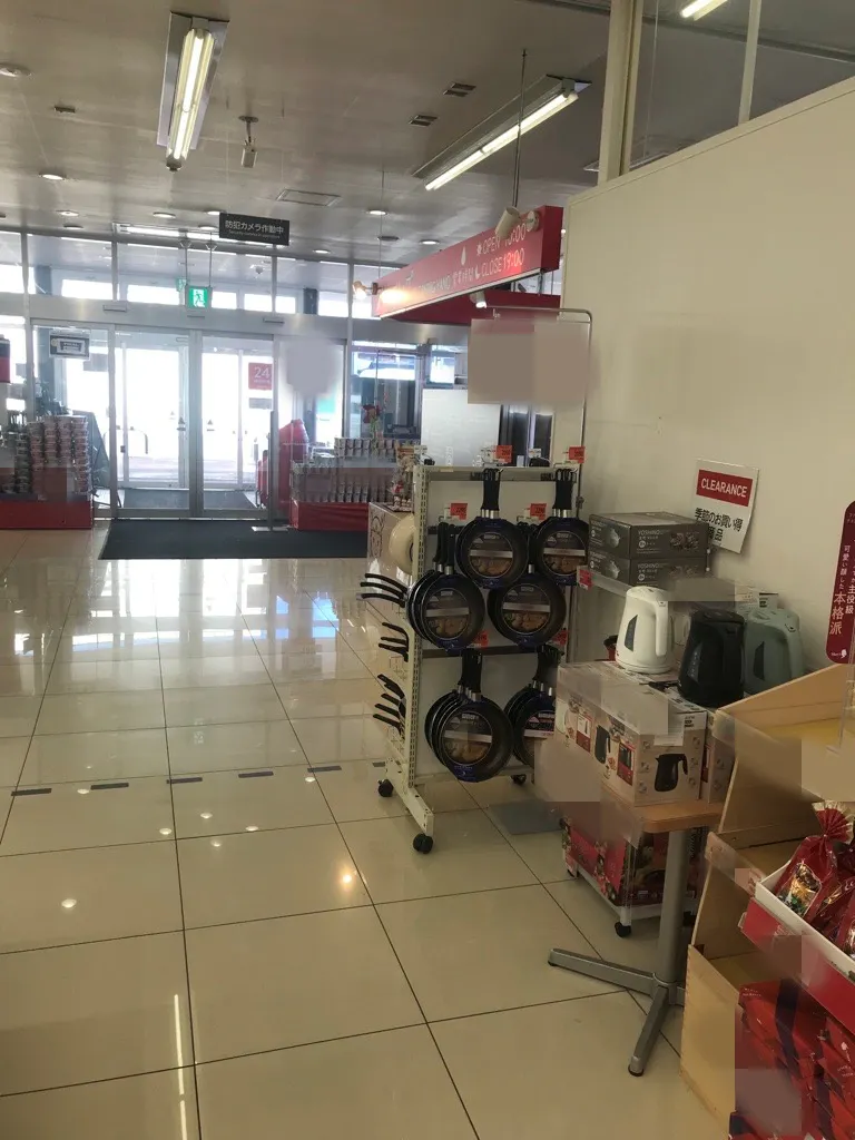 【西友　駒ヶ根店】サッカー台後方　プロモーション用途や物販、食物販のポップアップストアに最適なスーパー店内催事イベントスペース