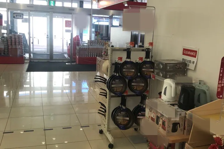 【西友 駒ヶ根店】サッカー台後方 プロモーション用途や物販、食物販のポップアップストアに最適なスーパー店内催事イベントスペース