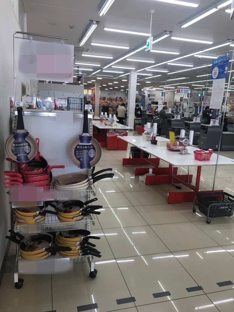 【西友　駒ヶ根店】サッカー台後方　プロモーション用途や物販、食物販のポップアップストアに最適なスーパー店内催事イベントスペース