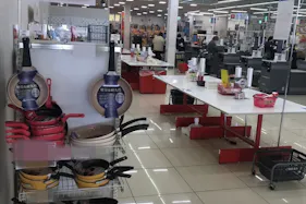 【西友 駒ヶ根店】サッカー台後方 プロモーション用途や物販、食物販のポップアップストアに最適なスーパー店内催事イベントスペース