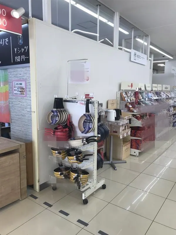 【西友　駒ヶ根店】サッカー台後方　プロモーション用途や物販、食物販のポップアップストアに最適なスーパー店内催事イベントスペース