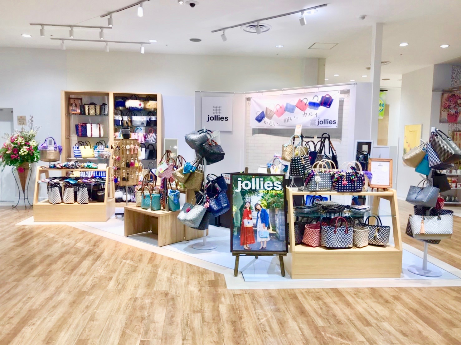 【相模大野ステーションスクエア】アパレルの物販に最適な駅直結のポップアップストア専用スペースの画像3