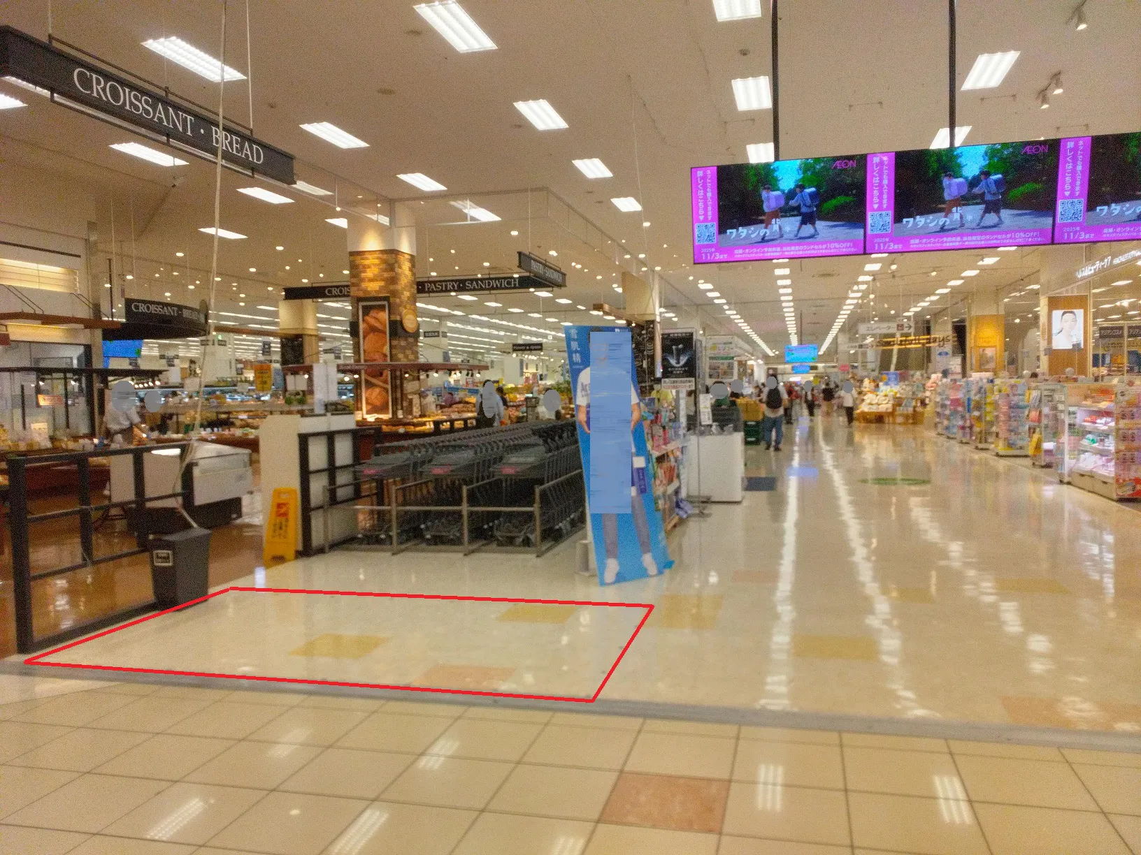 【イオン直方店（福岡県）】パン工場前　催事スペース
