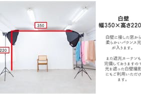 【飯田橋駅2分】ロケや撮影会、新商品の物撮り、アパレルの展示会に最適な自然光あふれる3面採光の白を基調としたイベントスペース