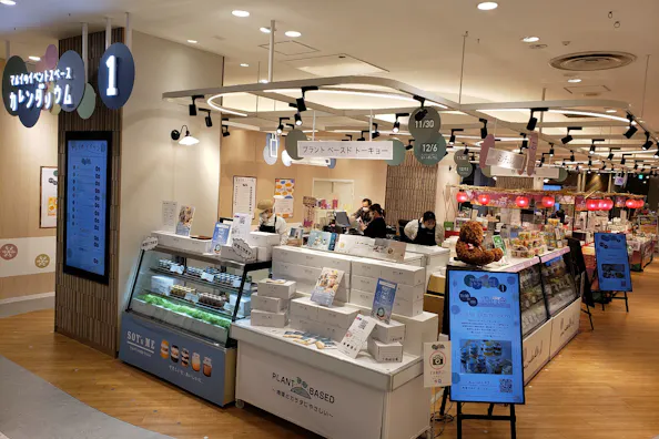 【大宮マルイ】2階 カレンダリウムF01【食物販・物販・物産展】店内入って正面、什器完備の好立地スペース