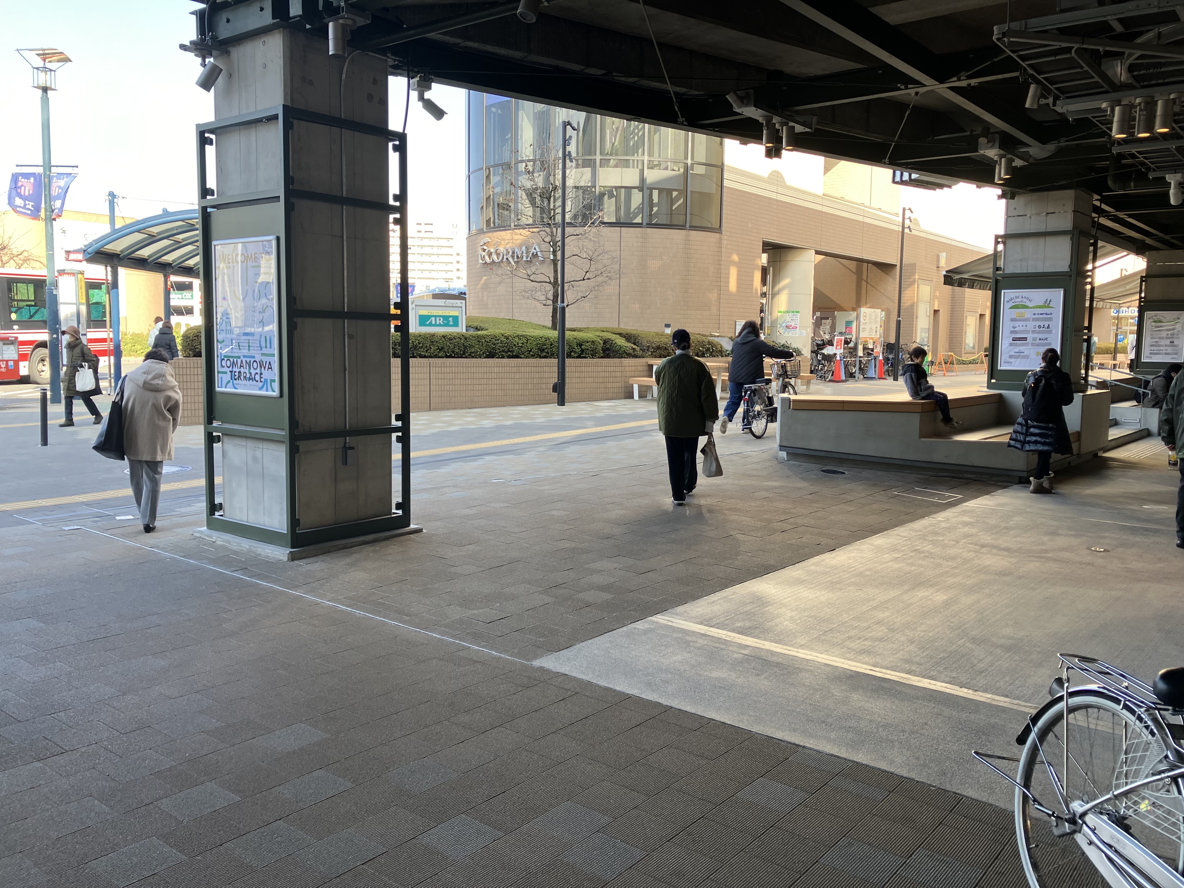 【小田急マルシェ狛江】狛江マルシェ入口横