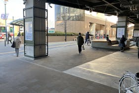 【小田急マルシェ狛江】狛江マルシェ入口横