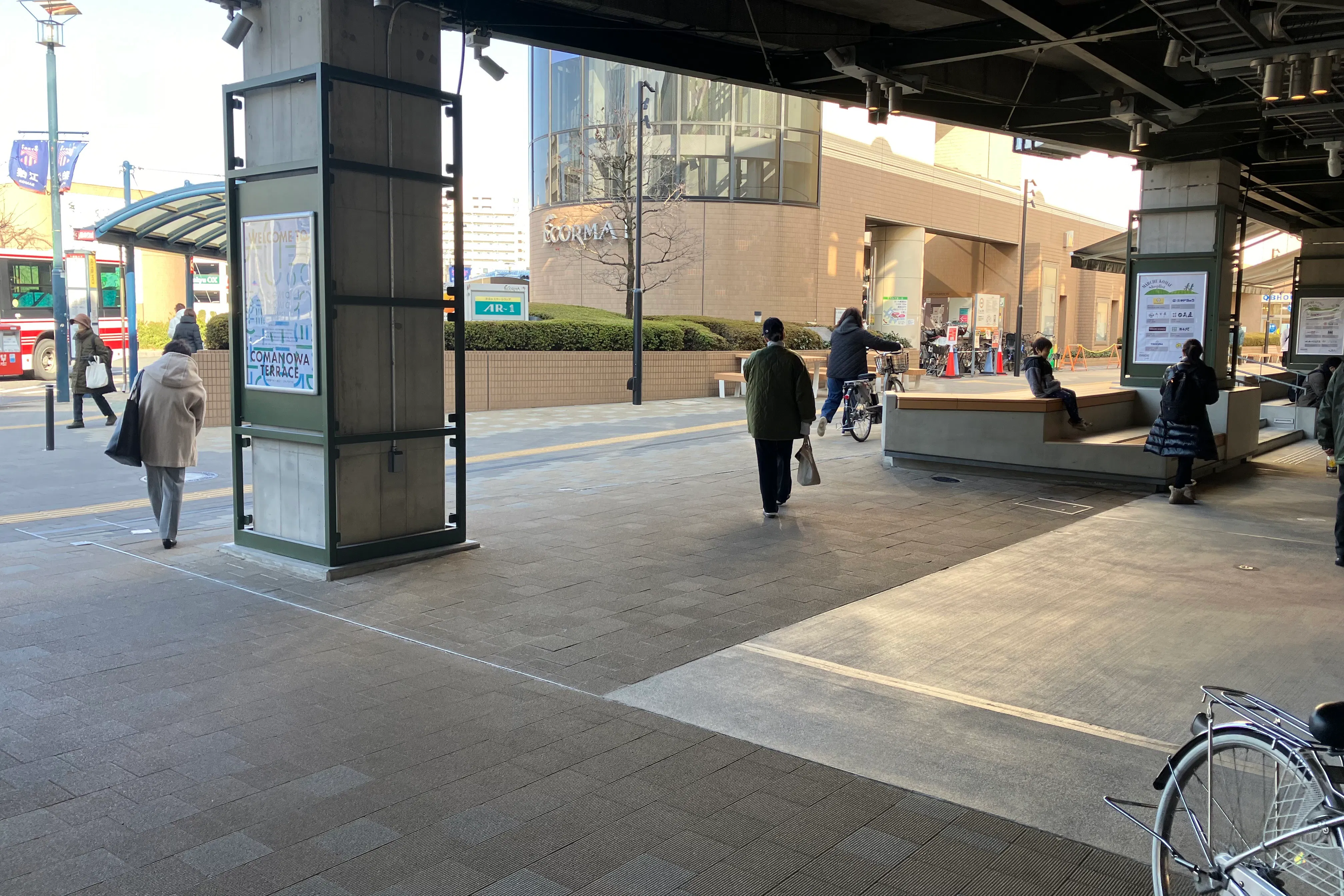 【小田急マルシェ狛江】狛江マルシェ入口横