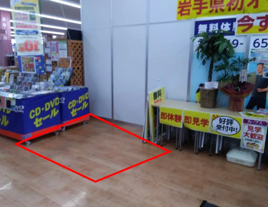 【サンデー盛岡本宮店】GATERA入口　プロモーション等の出店に最適なホームセンター店内のイベントスペースの画像