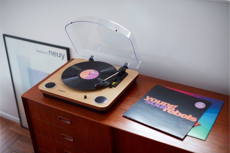 レコードなどの備品もあります