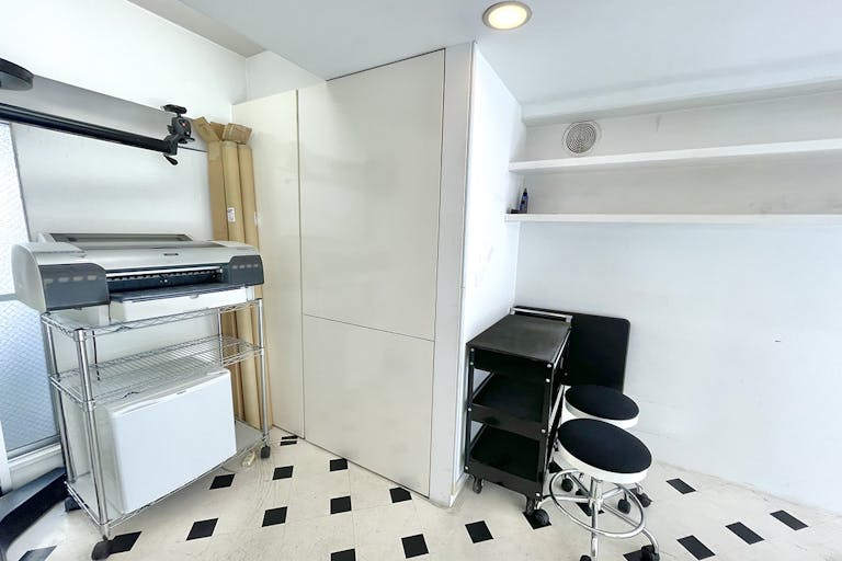 水回りは隠し扉で隠してます。