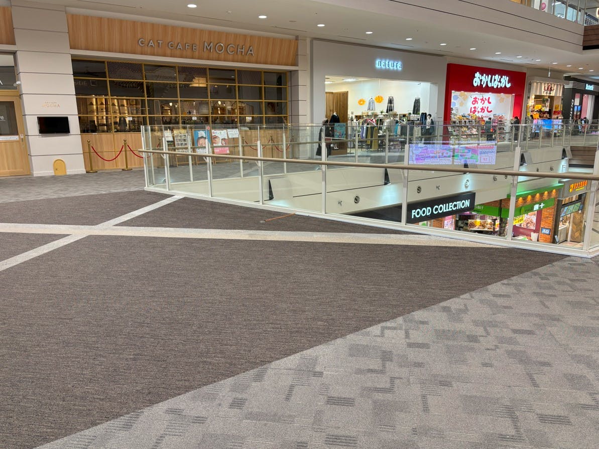 【イオンモール福津】2階　サウスブリッジB（猫カフェ前）の画像