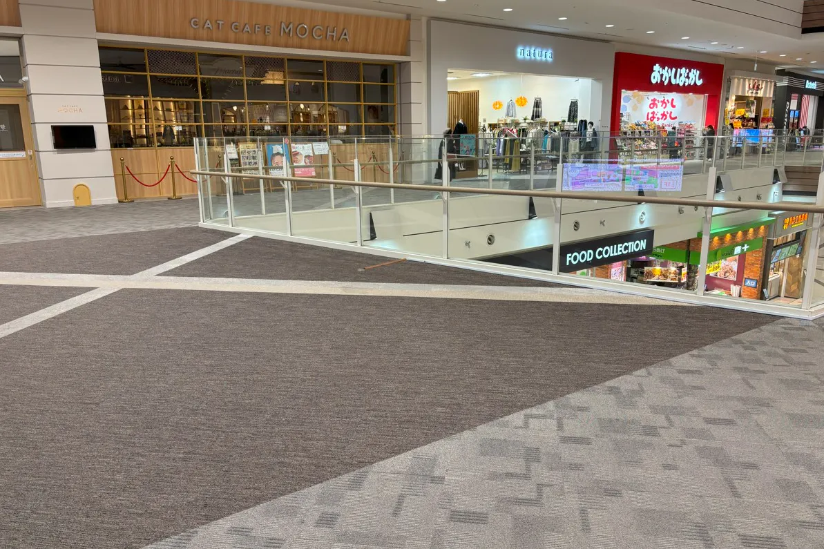 【イオンモール福津】2階 サウスブリッジB(猫カフェ前)