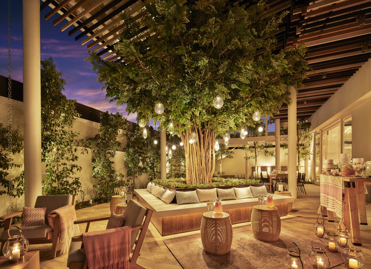 【鹿児島市東開町】講演会や展示会に利用可能な、鮮やかなオーシャンビューが空間を照らす、イベントスペース（コーラル）｜ショップカウンター