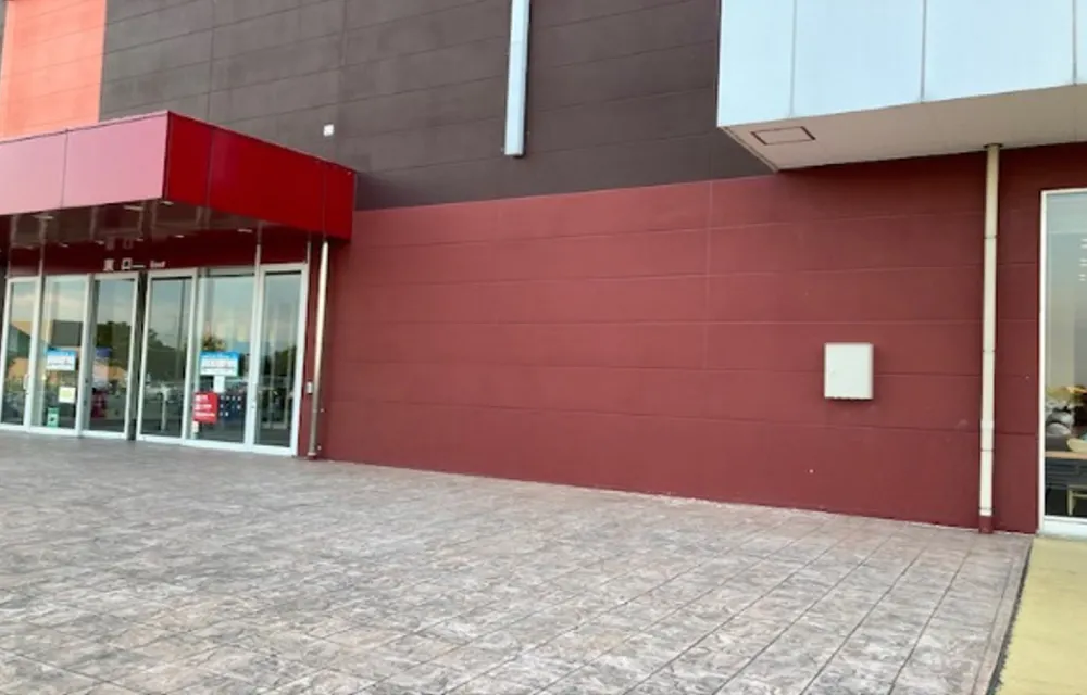 【三井アウトレットパーク 北陸小矢部】東口屋外エントランス付近②