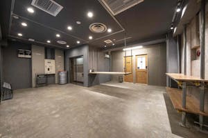 【渋谷駅4分】展示会や受注販売、オフサイドミーティングに最適な黒を基調とした好立地な場所にあるレンタルスペース