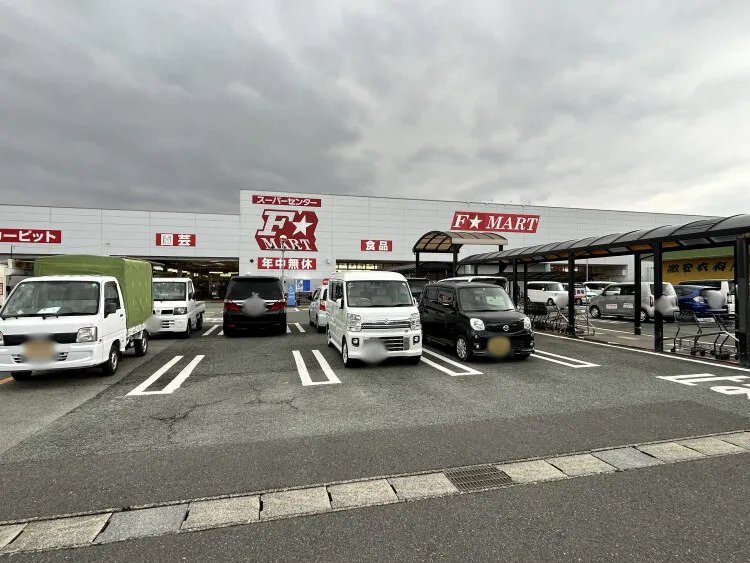 【エフマート津南】販促プロモーションに最適な中央ガチャガチャステーションにある催事スペース