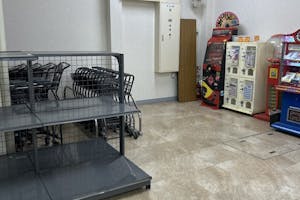 【エフマート津南】販促プロモーションに最適な中央ガチャガチャステーションにある催事スペース