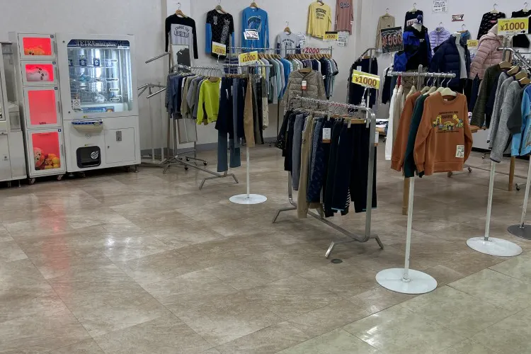 【エフマート津南】販促プロモーションに最適な中央ガチャガチャステーションにある催事スペース