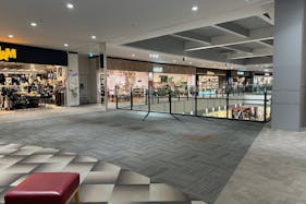 【イオンモール四條畷】3階 中央エスカレーター前