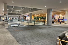 【イオンモール四條畷】3階 中央エスカレーター前