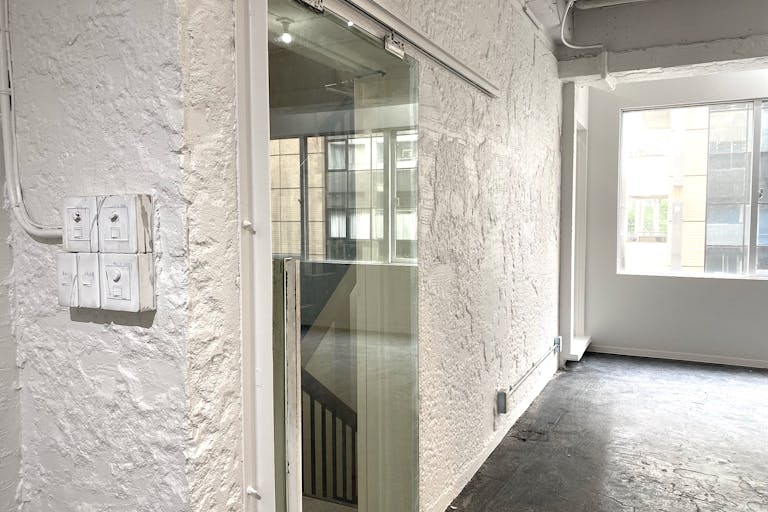 【渋谷駅6分/3F】展示会やアパレルのPOPUPなどに最適な明るい白い内装の稼働壁が便利なスペースの画像2