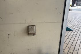 【Aコープみま店】食物販や販促イベントに最適な入口横の屋外軒下スペース