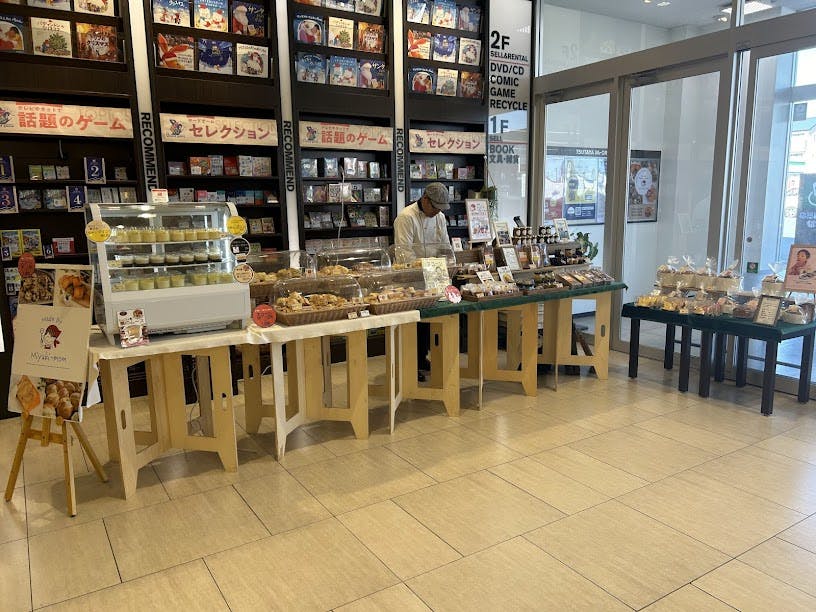 【TSUTAYA AVクラブ 玉名店】販促イベントや物販に最適な店内入口前イベントスペースの画像