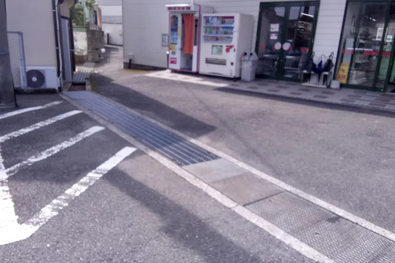 【ゆめマート牛深】キッチンカーに利用可能なスーパーの駐車場スペースの画像1