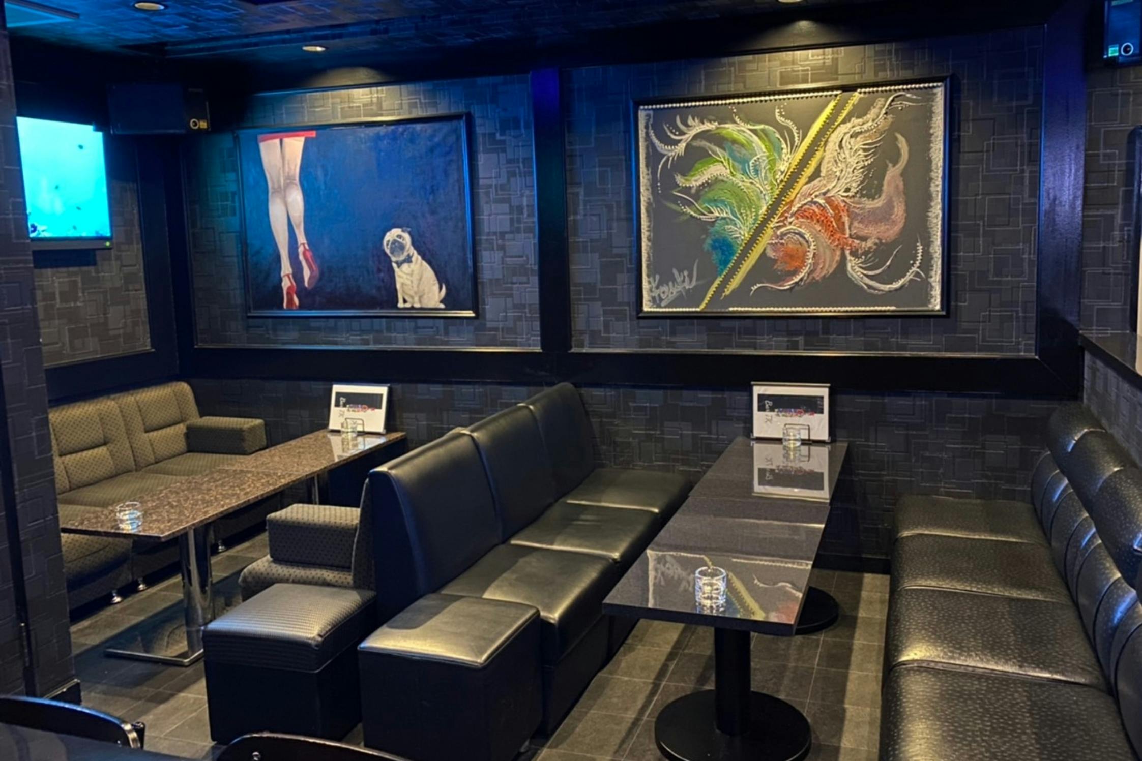 【心斎橋駅5分】ロケや撮影会等の撮影用途やオフ会等のイベント、オフサイトミーティングに最適なシックな空間のバースペース