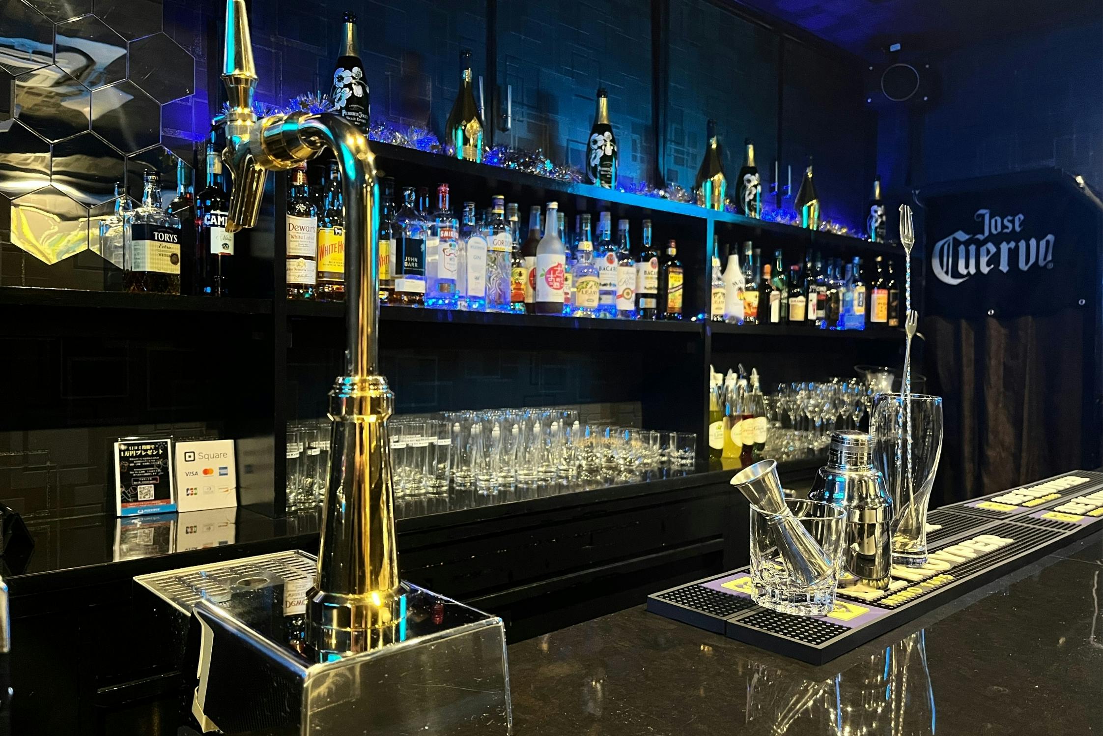 【心斎橋駅5分】ロケや撮影会等の撮影用途やオフ会等のイベント、オフサイトミーティングに最適なシックな空間のバースペース