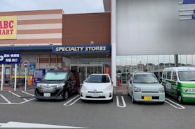 【ミスターマックス 町田多摩境店】第4風除室前(駐車場3台) キッチンカーや車両展示に最適な総合ディスカウントストアの催事イベントスペース