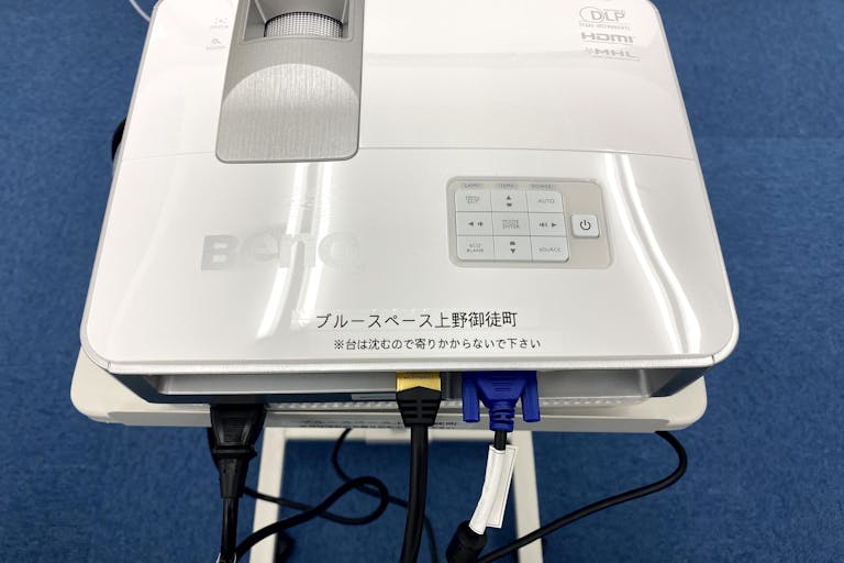 ビジネス向け短焦点プロジェクター MW632ST ビジネス向けのためパワポ利用最適! ・3,200ルーメン高輝度 ・高コントラスト13,000:1 でメリハリのある引き締まった画質を提供 ・1.5mの短距離で最大100型の大画面投映可能