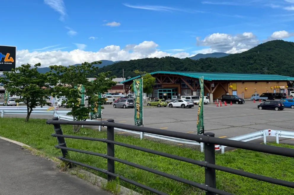 【ダイナム長野飯山店】キッチンカーやプロモーションイベントの開催に最適なアミューズメント施設のイベントスペース(店舗入口付近)