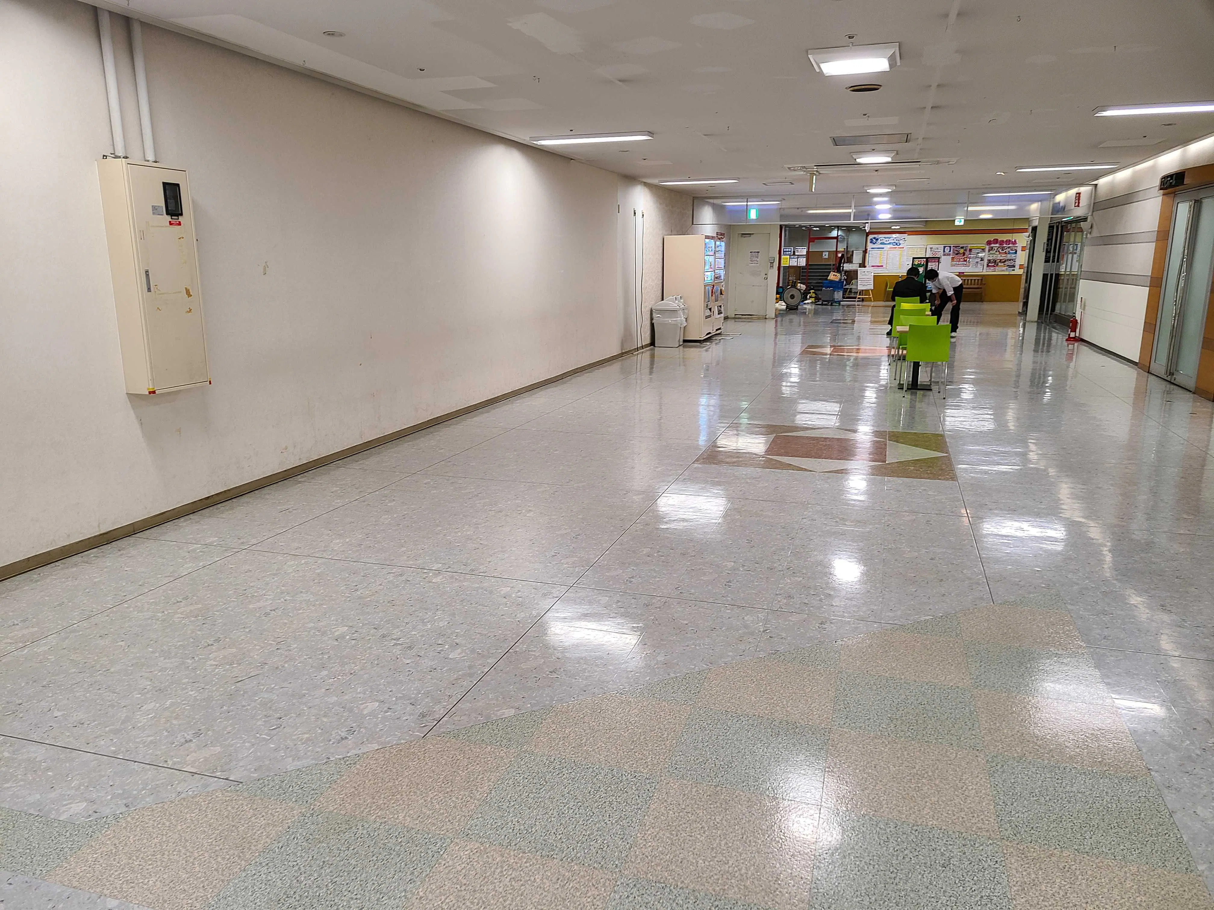 【イオン稲毛店】ポップアップストアやプロモーションに適した地域密着型の商業施設4F文化ホール前のイベントスペース