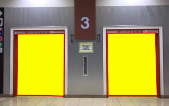 【イオンモール筑紫野】モール内広告 エレベーターの画像