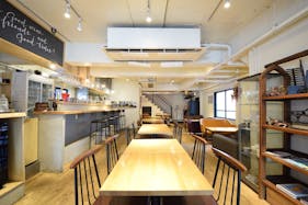 【表参道駅6分】 動画やスチール撮影に最適なレンガ壁の外観が特徴的な路面レンタルスペース