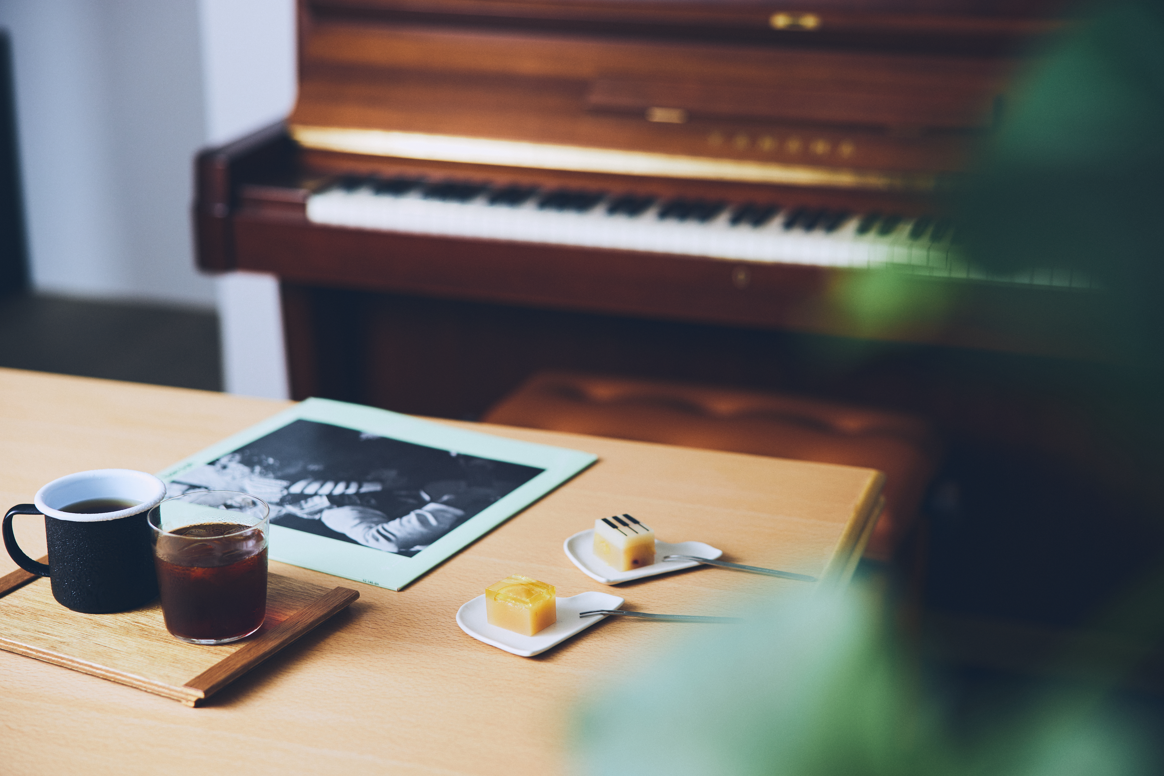 アップライトピアノの名機「YAMAHA U-7」を常設しています。