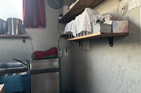 【下北沢駅3分】ポップアップに適したコンクリート造りのスペース