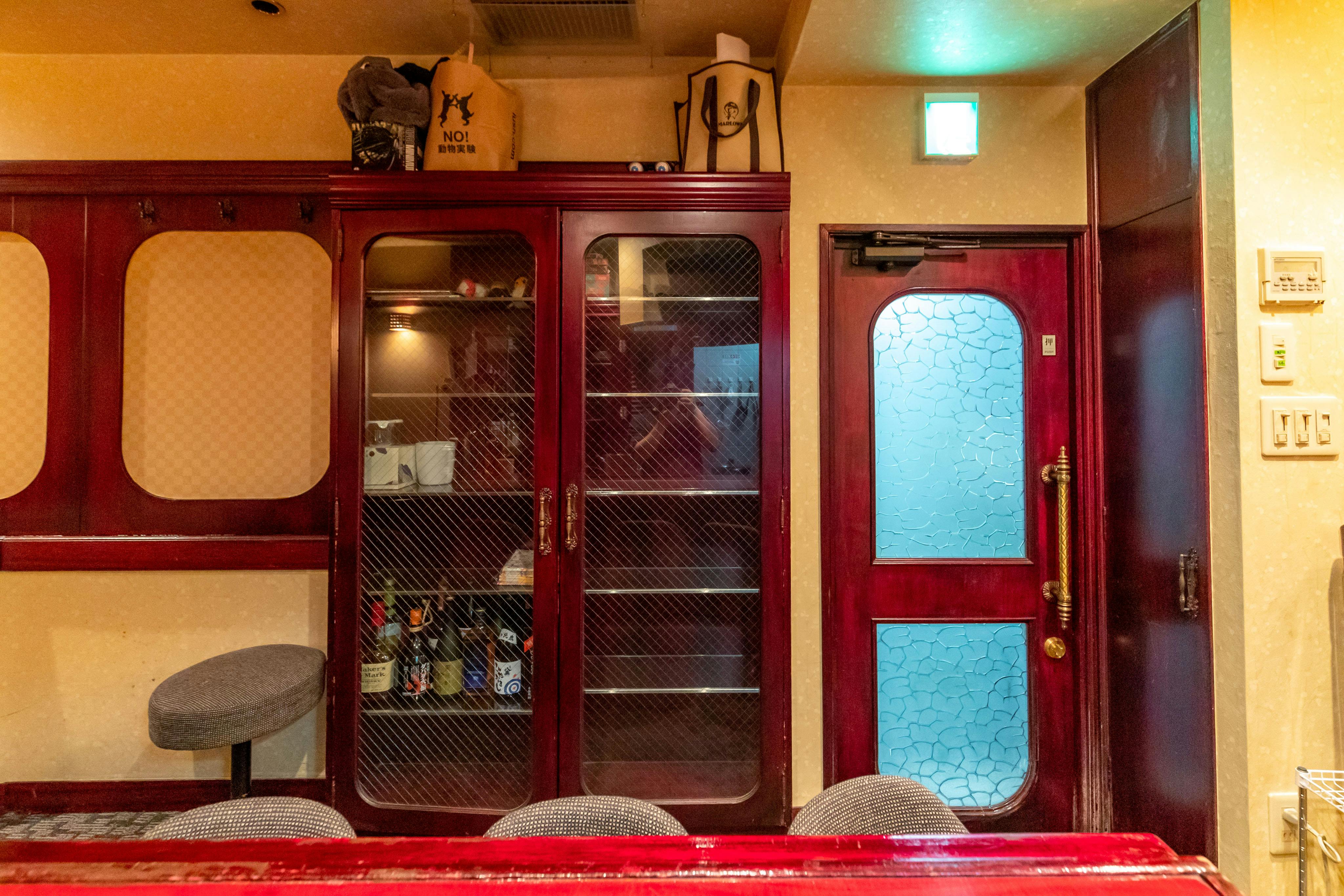 【湯島駅1分】飲食の短期出店や撮影・配信にも最適なレトロなカウンター付きスペース