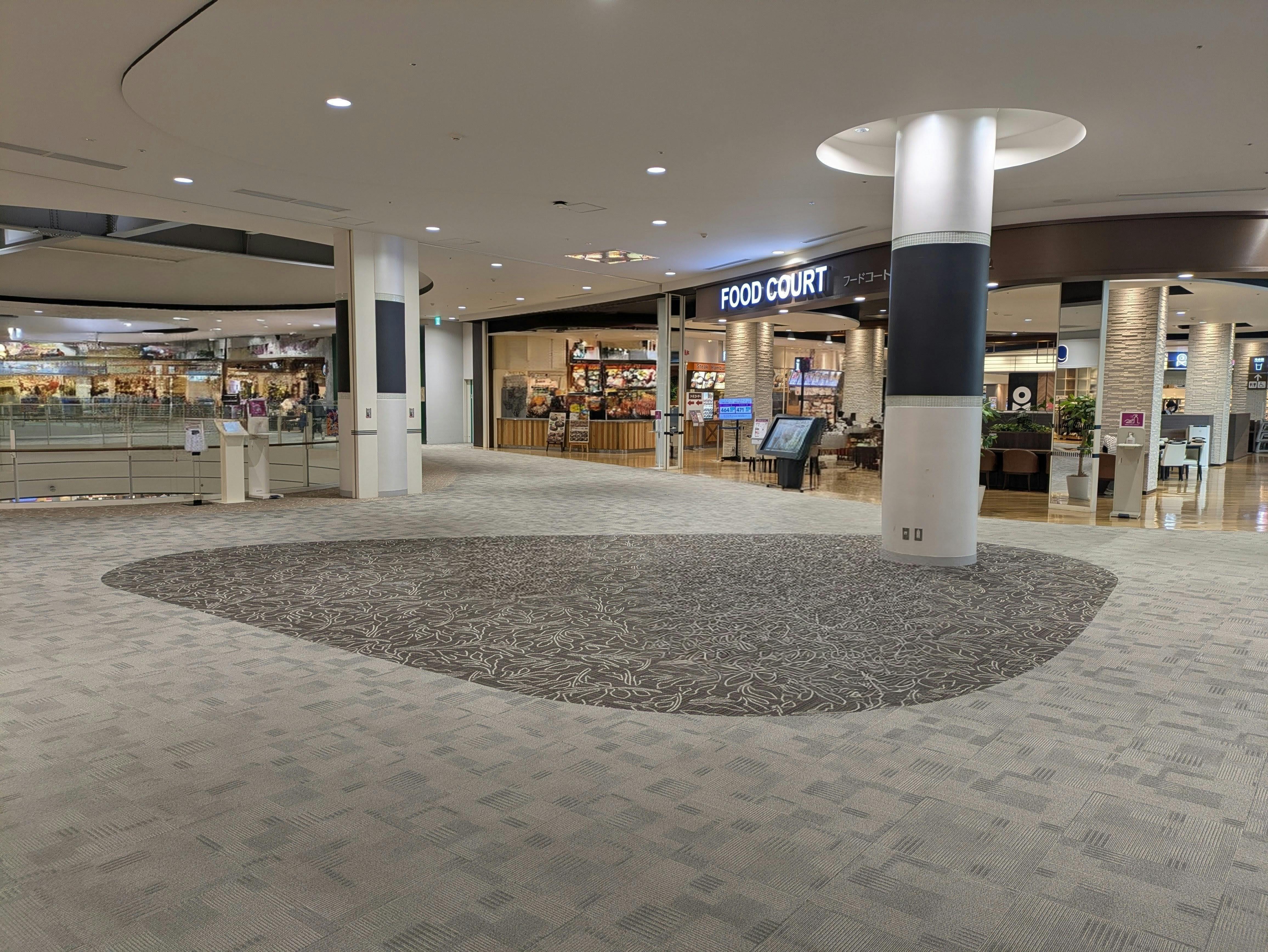 【イオンモール和歌山】フードコート前の画像