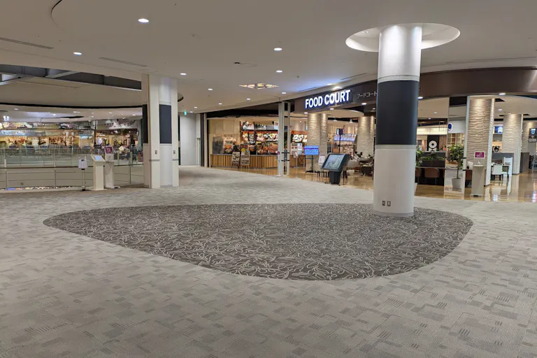 【イオンモール和歌山】フードコート前の画像1