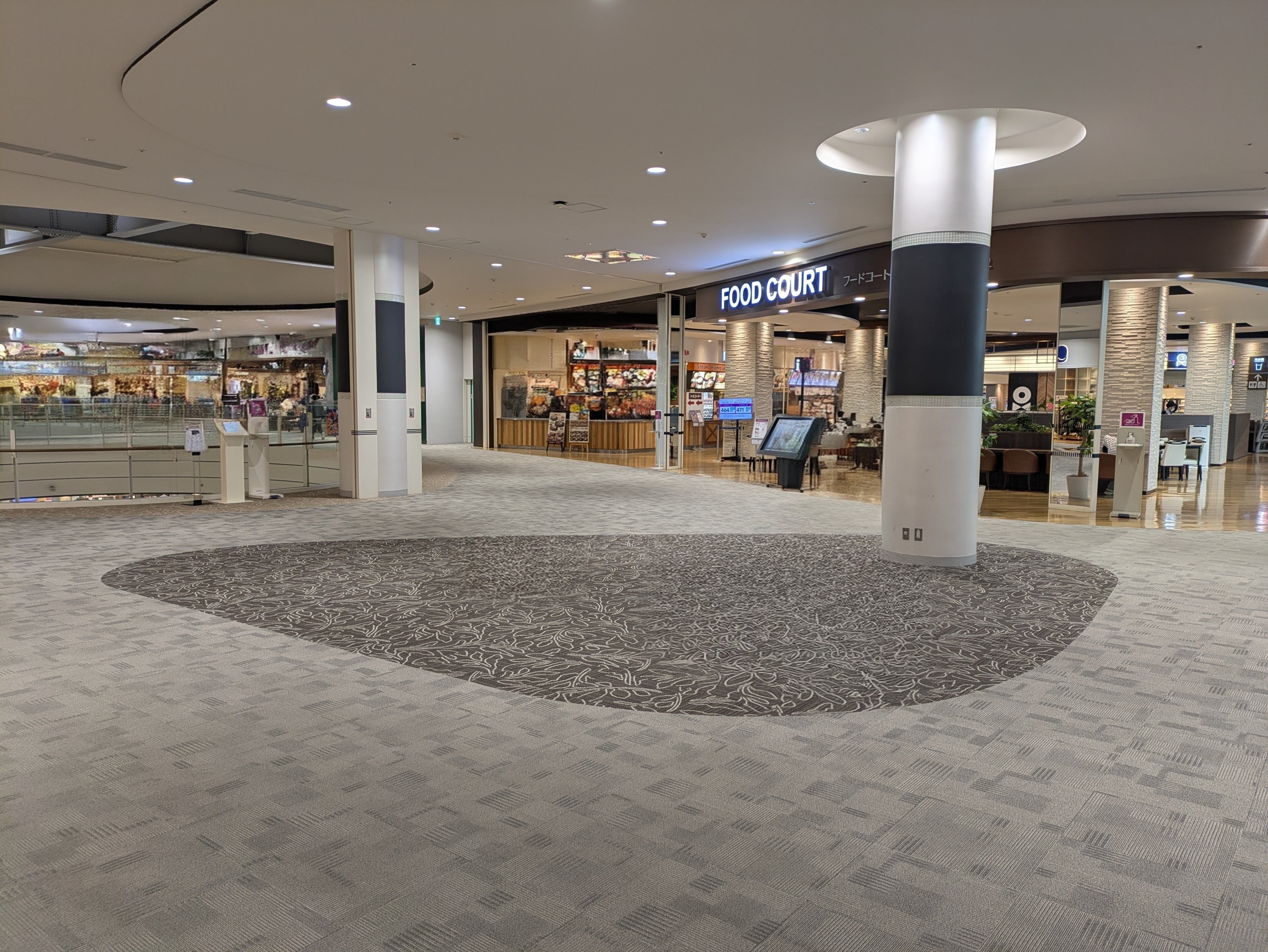 【イオンモール和歌山】フードコート前