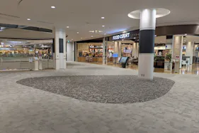 【イオンモール和歌山】フードコート前