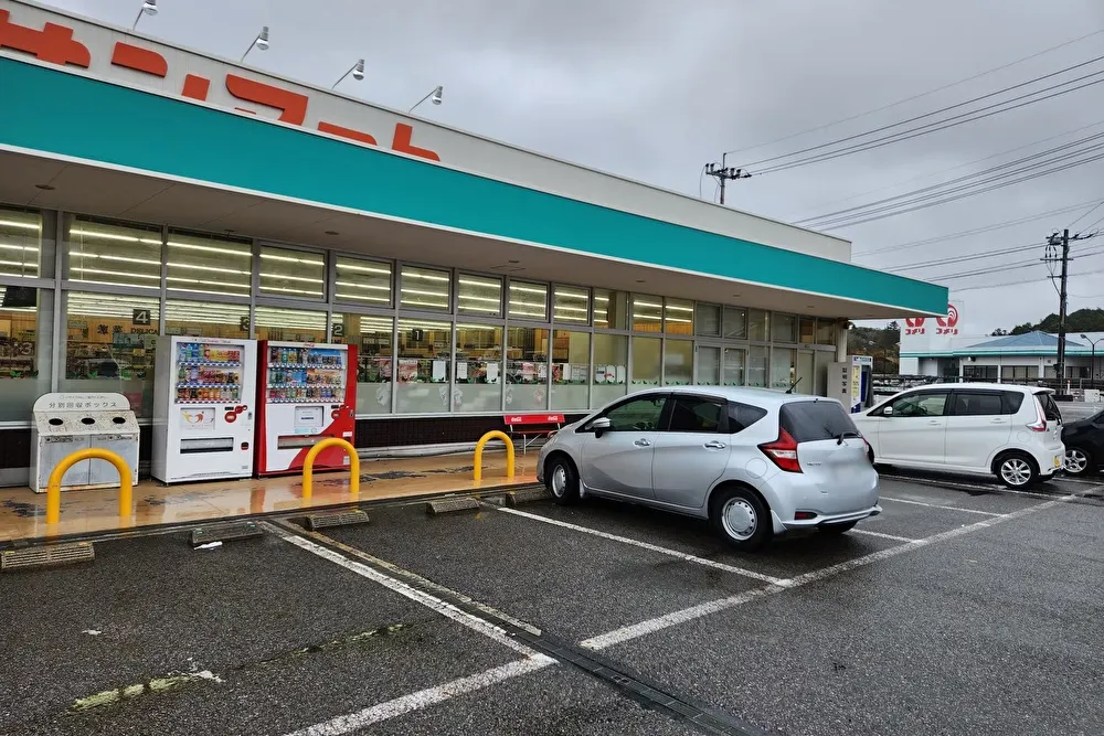 【サンマート人丸店】プロモーションイベントに最適なスーパーの駐車場イベントスペース